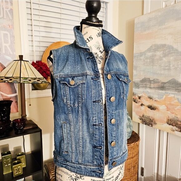 J. Crew Indigo Denim Trucker Style Jeans Jacket. - Picture 9 of 11